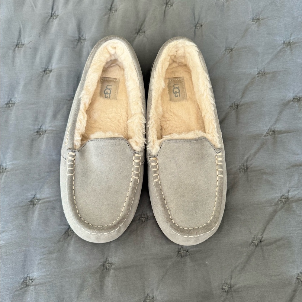 Ugg Ansley slipper, gently used condition, 9M, light gray